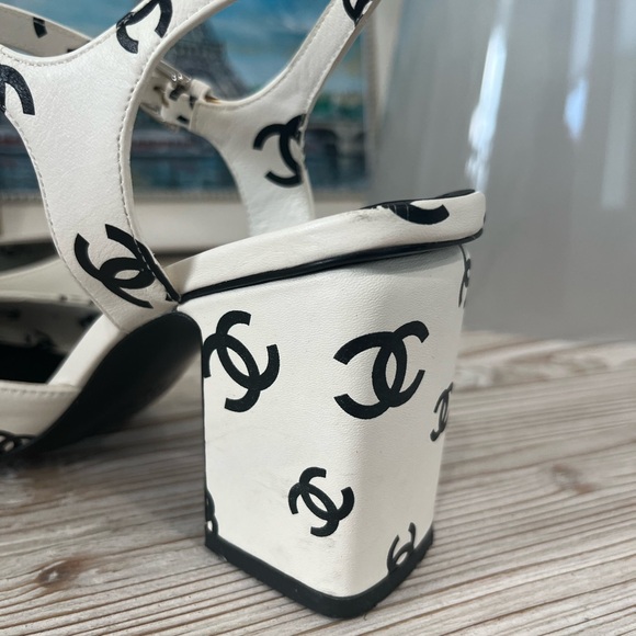 Chanel 22S White Black Lambskin CC Logo Platform Strap Block Heel Sandal 37 - Picture 11 of 11